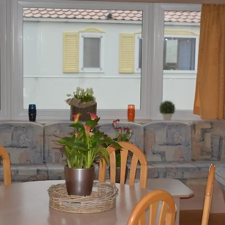 Holiday Chalet 3 *